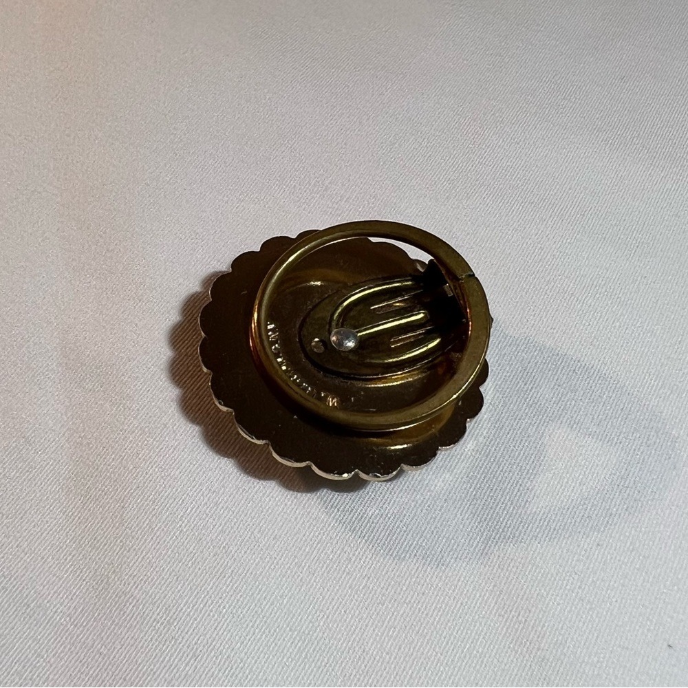 Golden Brooch - Picture 4 of 5